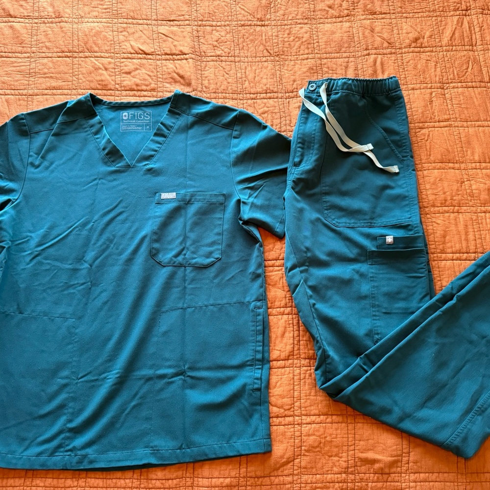 Men’s figs top